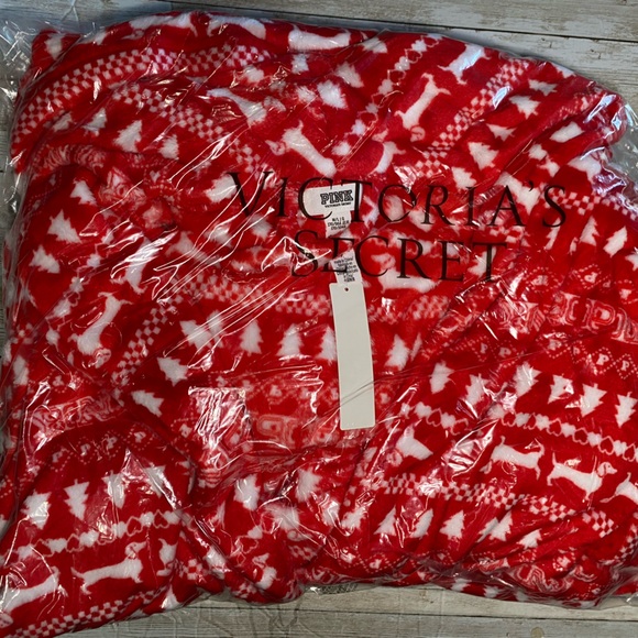 🆕 PINK VICTORIA’S SECRET SLEEP FLUFFY ROBE CHRISTMAS HOLIDAY MEDIUM/LARGE 8-14 - Picture 6 of 8